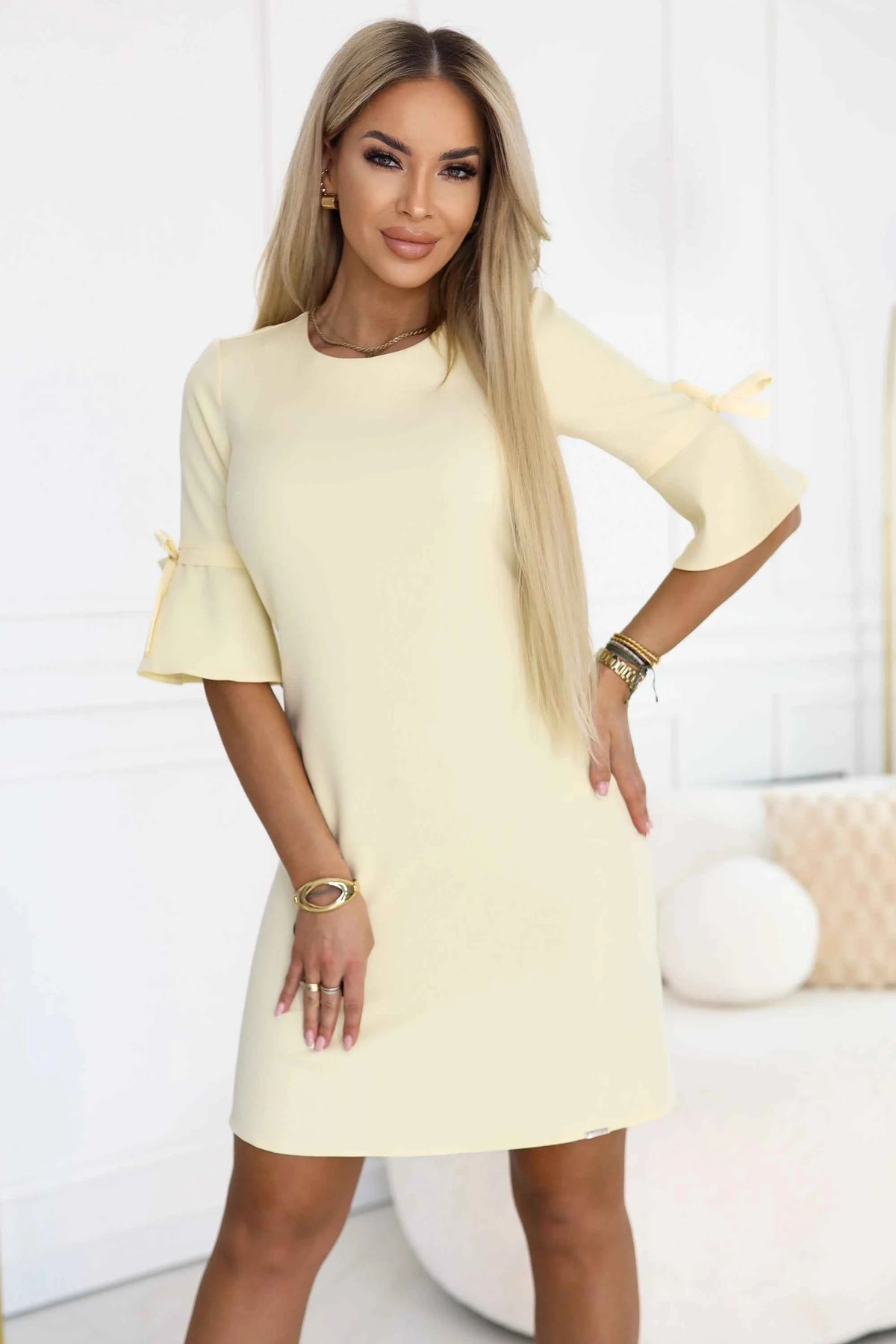 217-12 NEVA Rochie feminină trapez cu șireturi la mâneci - galben pastel