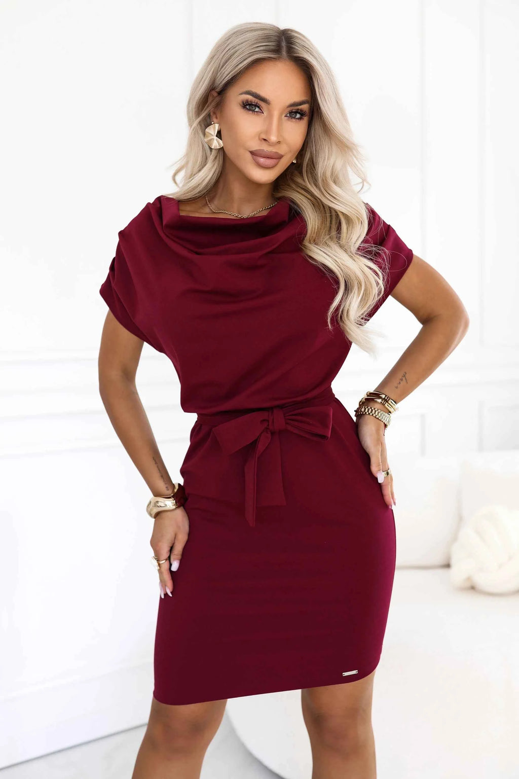 240-11 ROXI Rochie confortabilă cu fustă asimetrică și curea - bordo