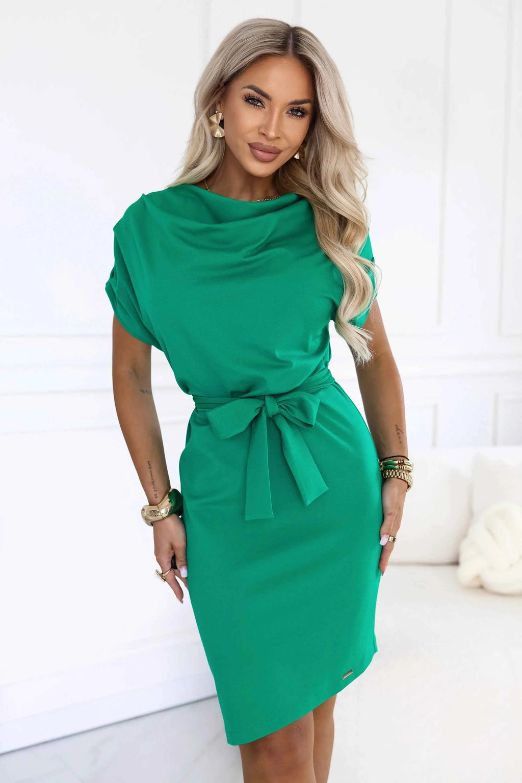 240-12 ROXI Rochie confortabilă cu fustă asimetrică și curea - verde