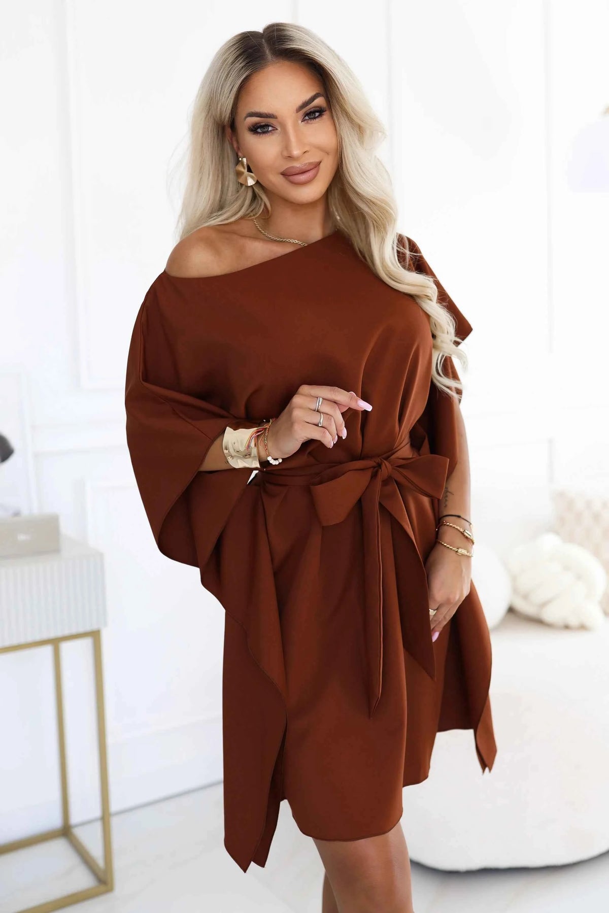 287-45 SOFIA Rochie feminină tip fluture, cu șnur în talie - maro scorțișoară