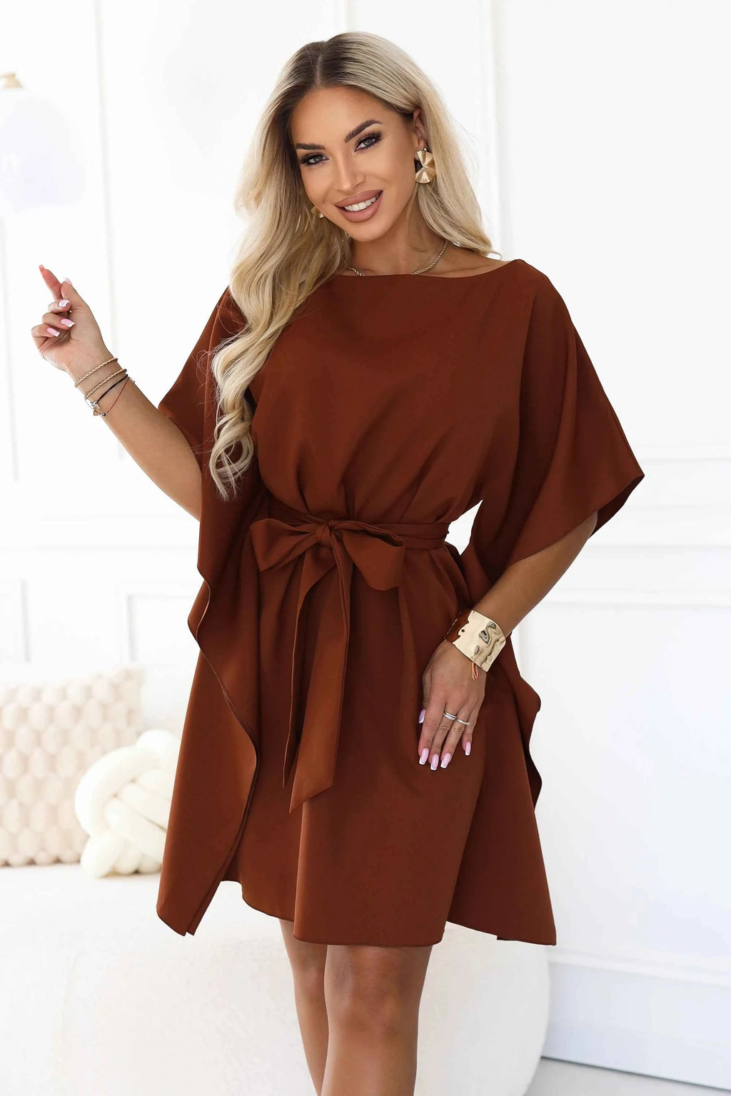 287-45 SOFIA Rochie feminină tip fluture, cu șnur în talie - maro scorțișoară