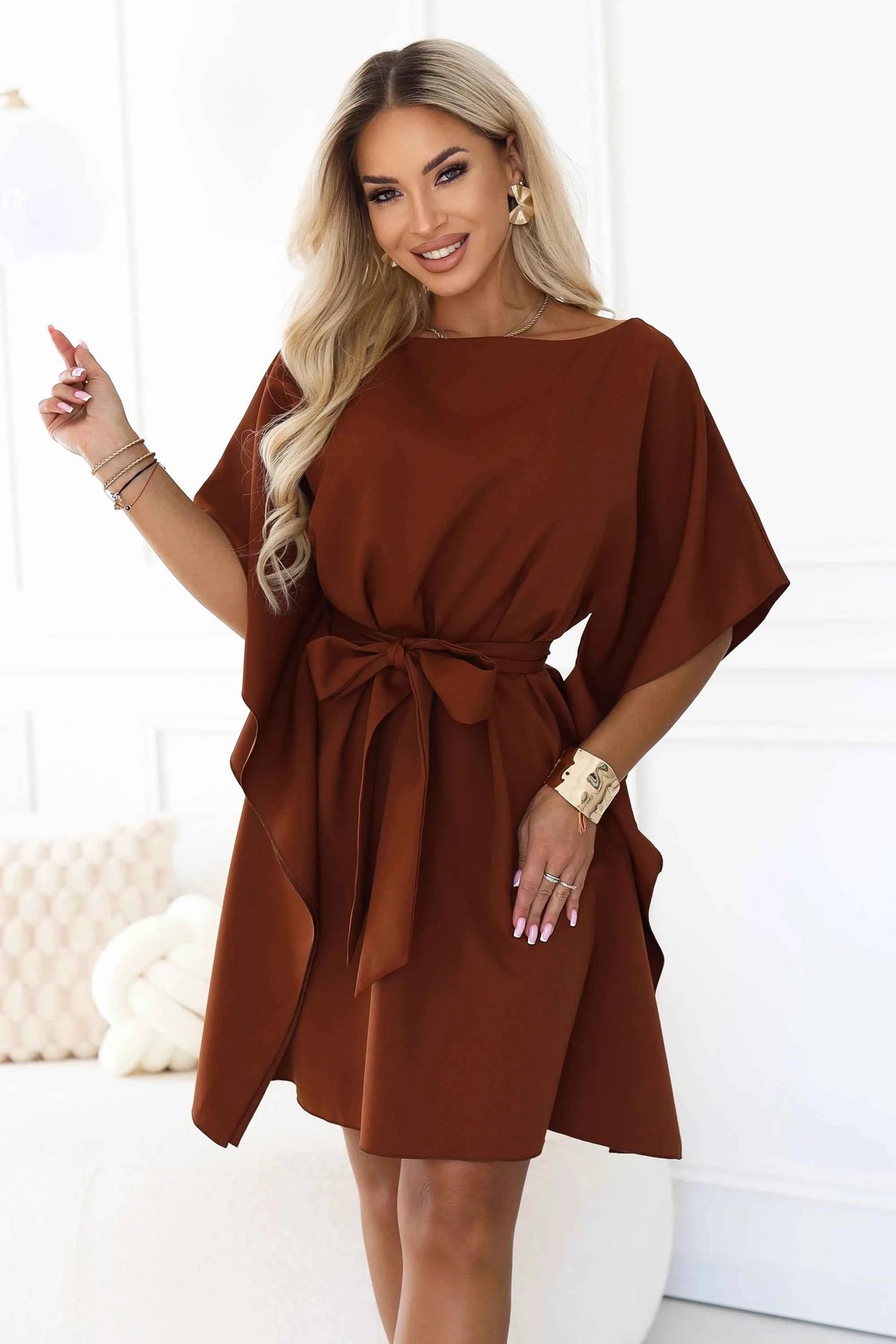 287-45 SOFIA Rochie feminină tip fluture, cu șnur în talie - maro scorțișoară