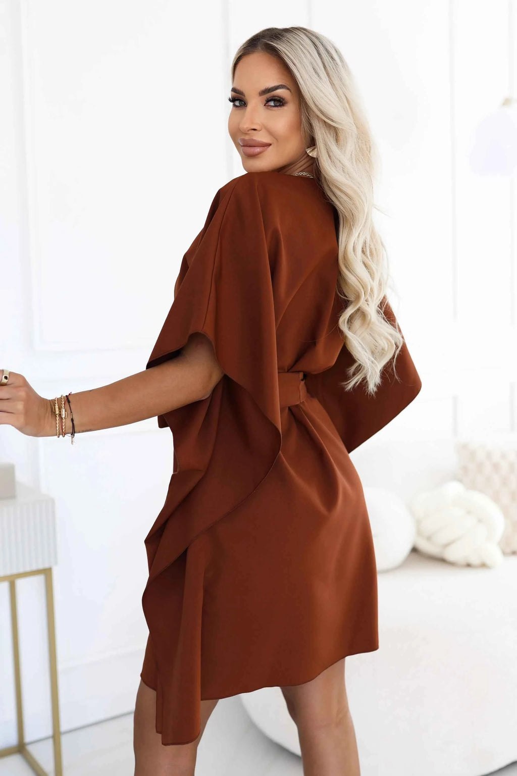 287-45 SOFIA Rochie feminină tip fluture, cu șnur în talie - maro scorțișoară