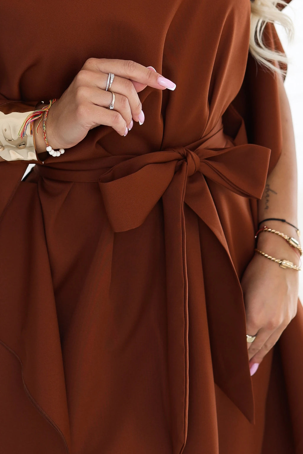 287-45 SOFIA Rochie feminină tip fluture, cu șnur în talie - maro scorțișoară
