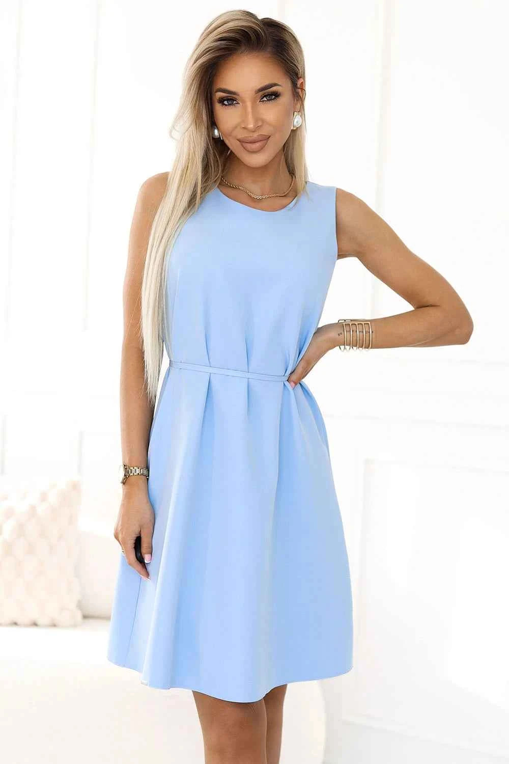 296-12 VICTORIA Rochie trapez fără mâneci cu curea - un clasic cu o notă modernă - albastru deschis