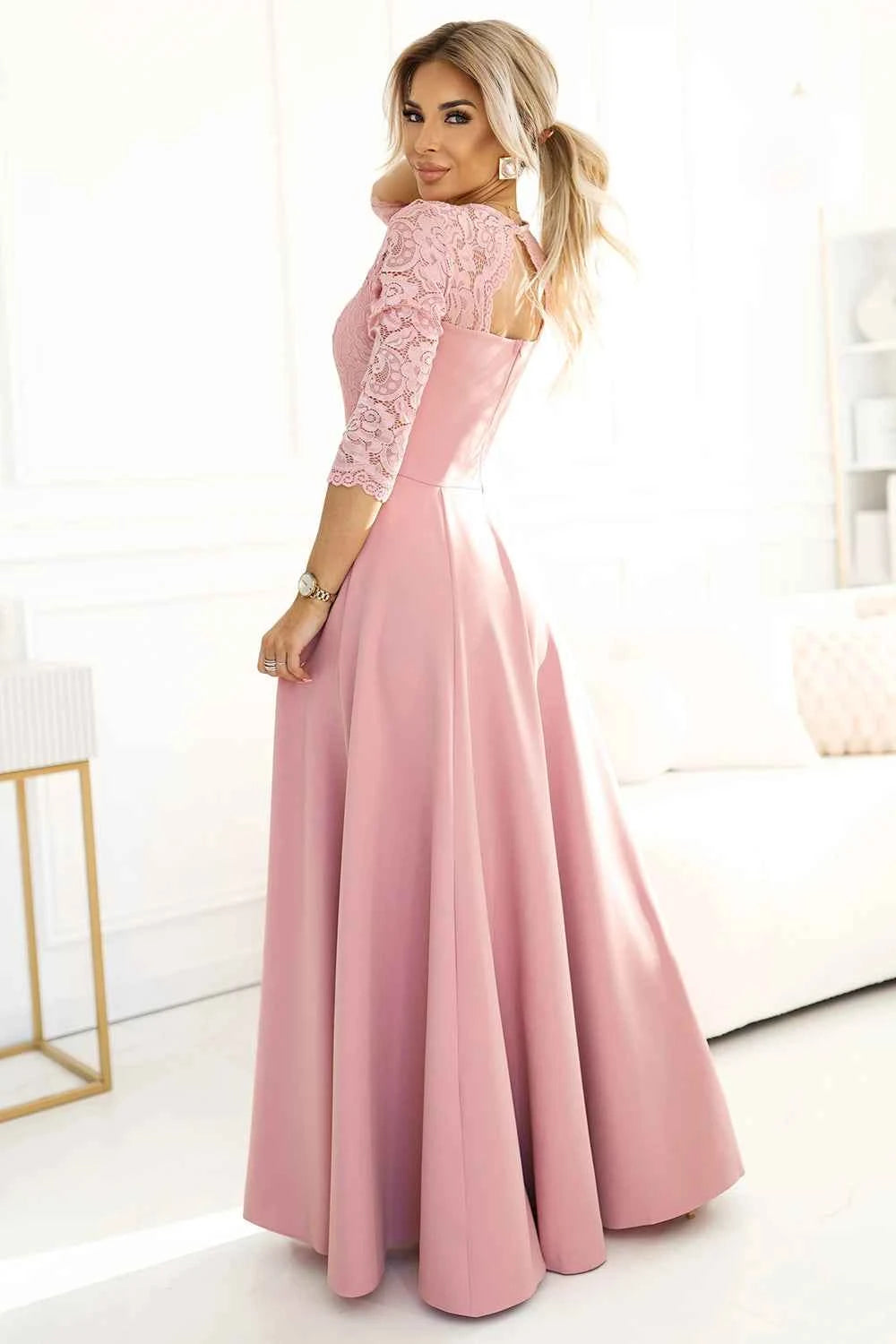 309-13 AMBER rochie eleganta lunga din dantela cu decolteu - roz pudrat