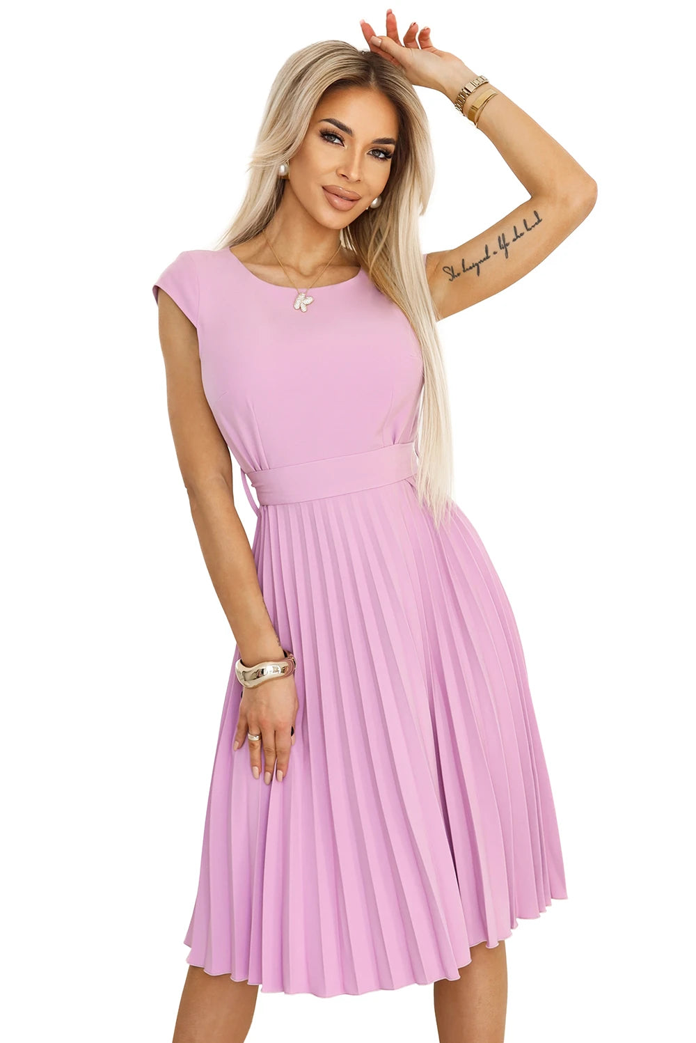 311-18 LILA Rochie clasică plisată cu mâneci scurte și curea - culoare liliac