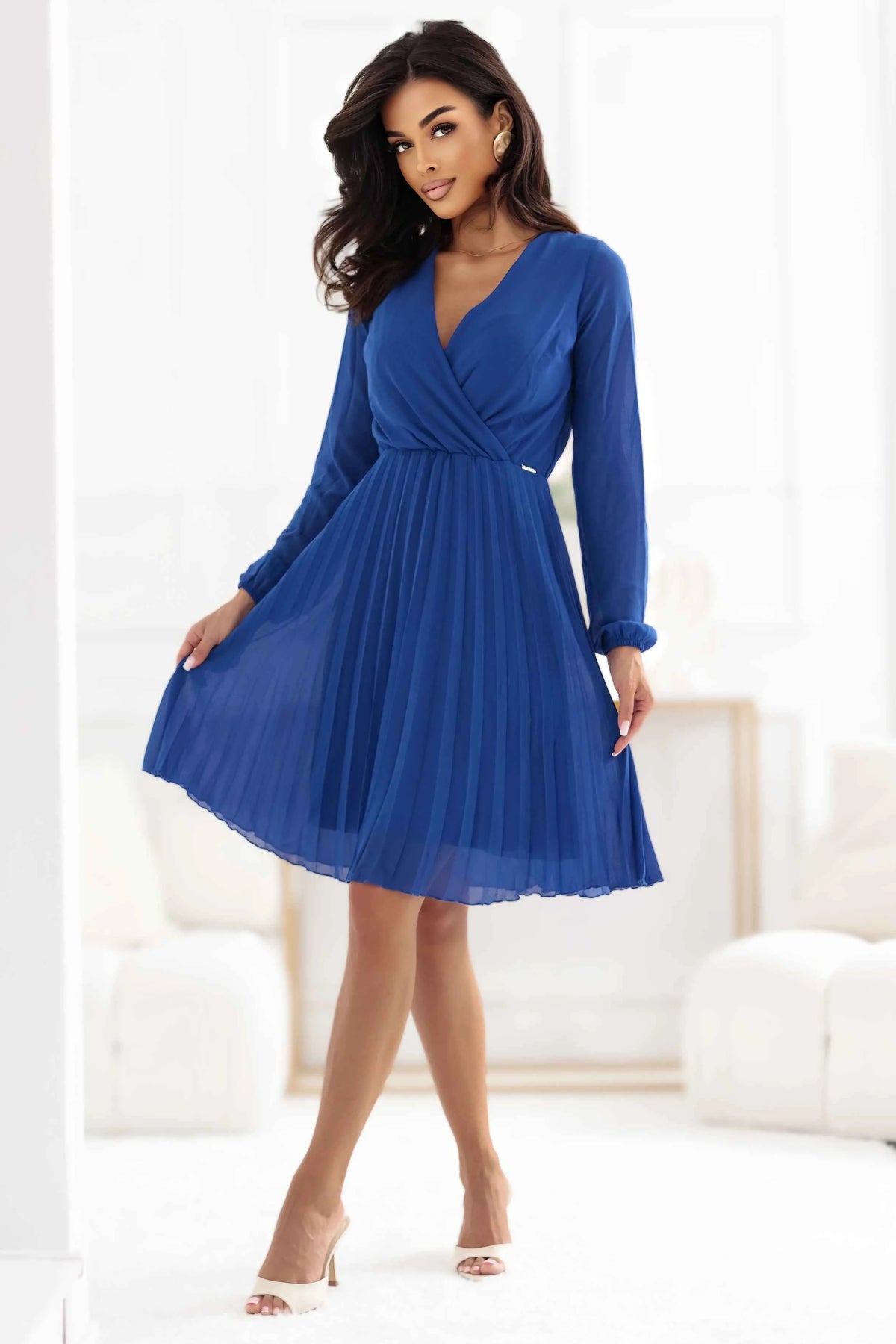 313-18 ISABELLE Rochie elegantă plisată cu decolteu și mâneci lungi - albastru-albăstrele