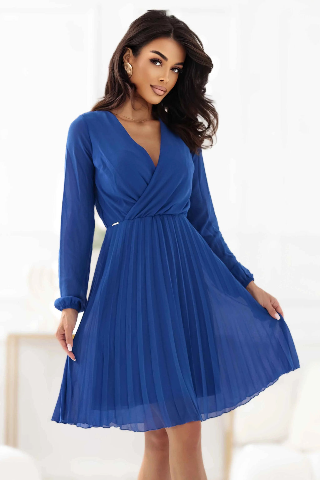 313-18 ISABELLE Rochie elegantă plisată cu decolteu și mâneci lungi - albastru-albăstrele