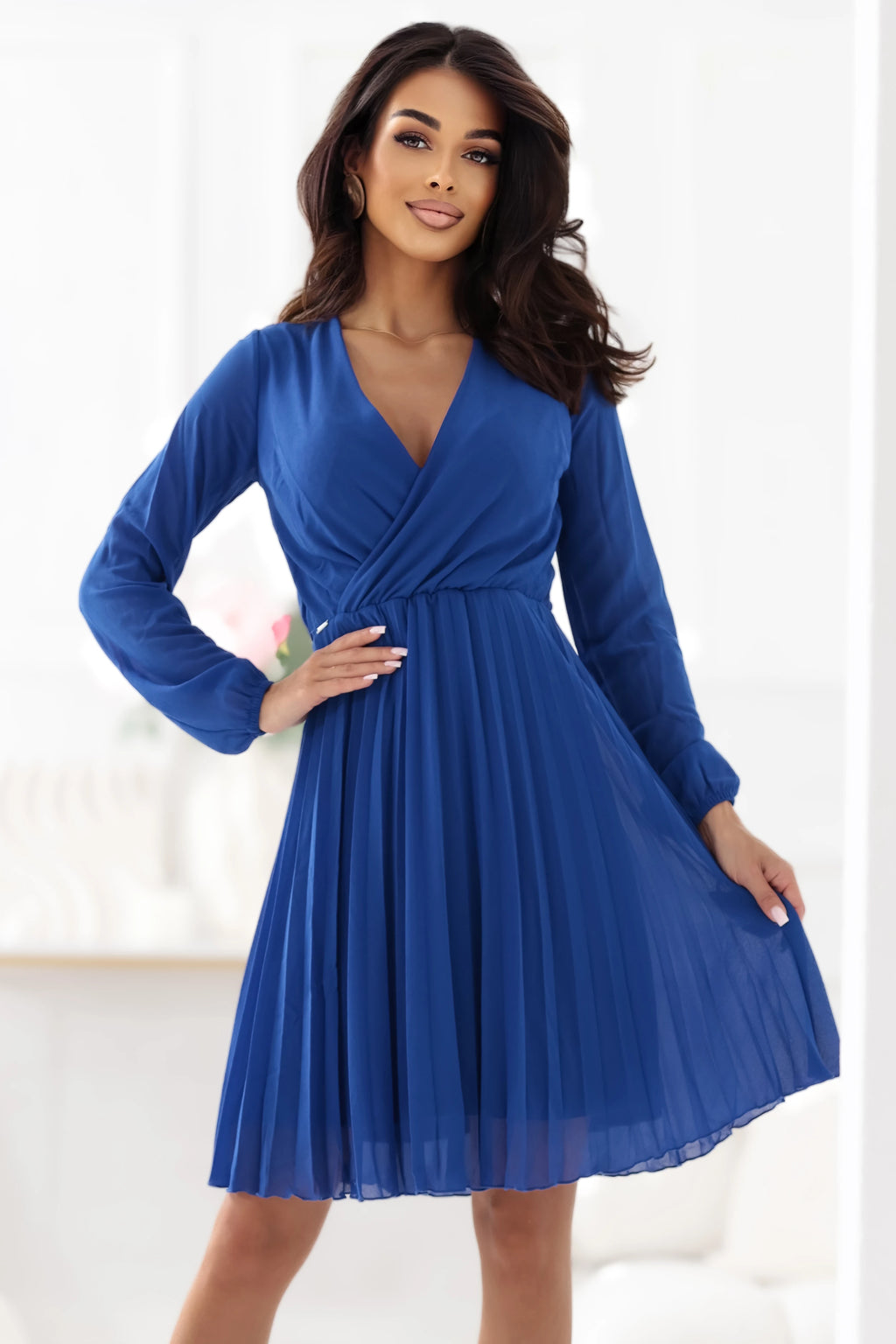 313-18 ISABELLE Rochie elegantă plisată cu decolteu și mâneci lungi - albastru-albăstrele