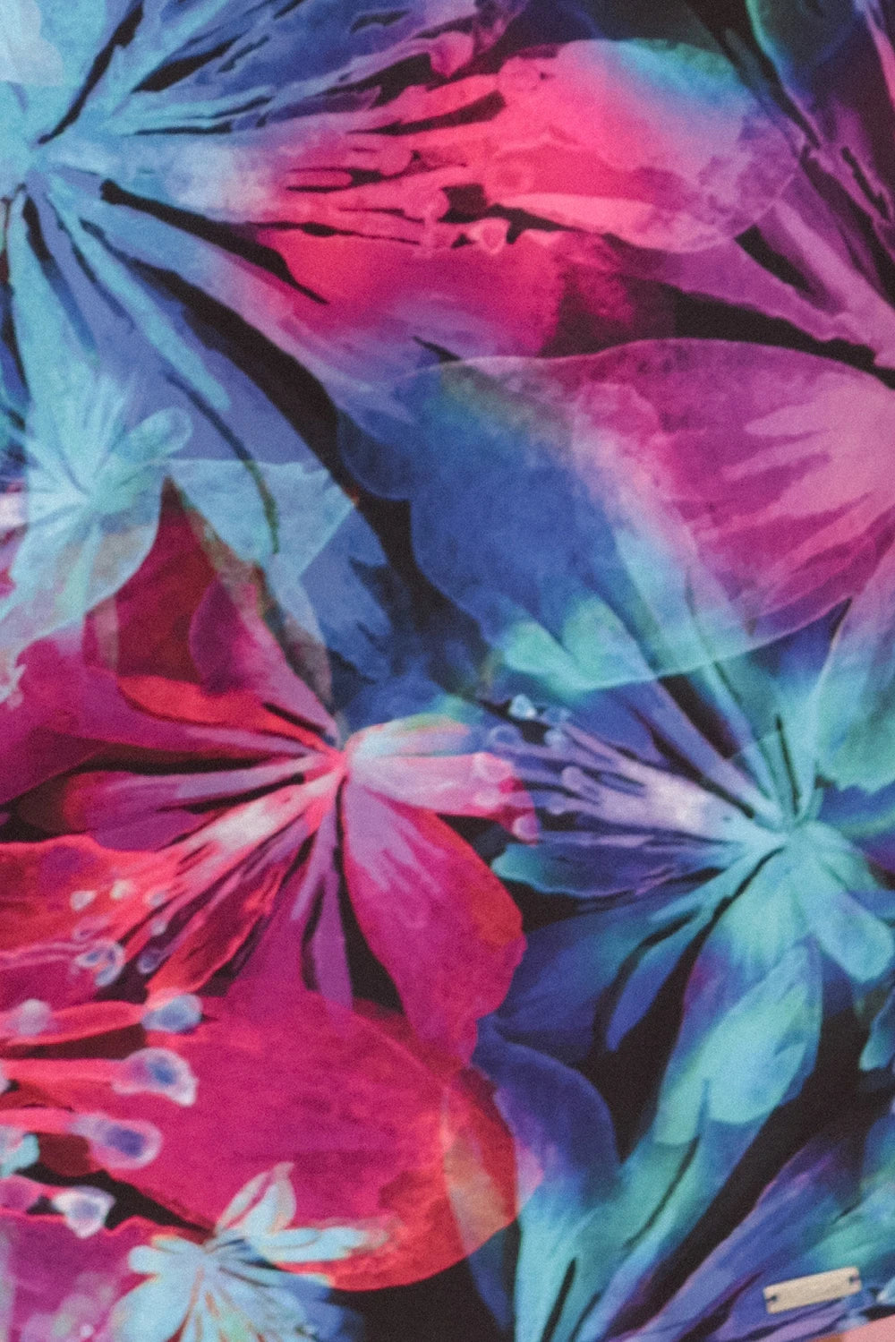323-2 Rochie confortabilă supradimensionată cu legături la mâneci - flori colorate