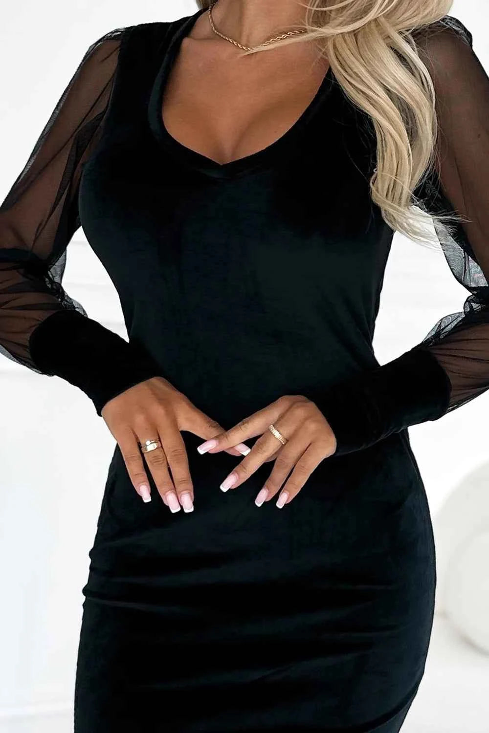 343-2 Rochie elegantă de catifea cu mânecă de tul - neagră