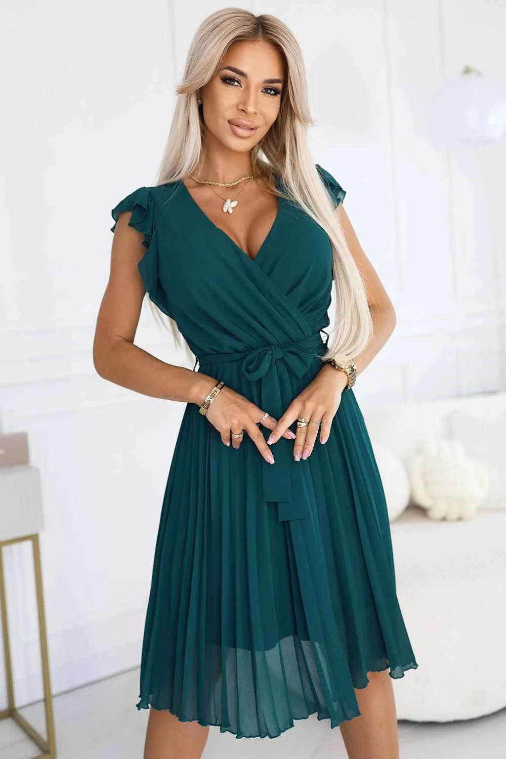 374-8 POLINA Rochie plisată cu decolteu și volane - verde