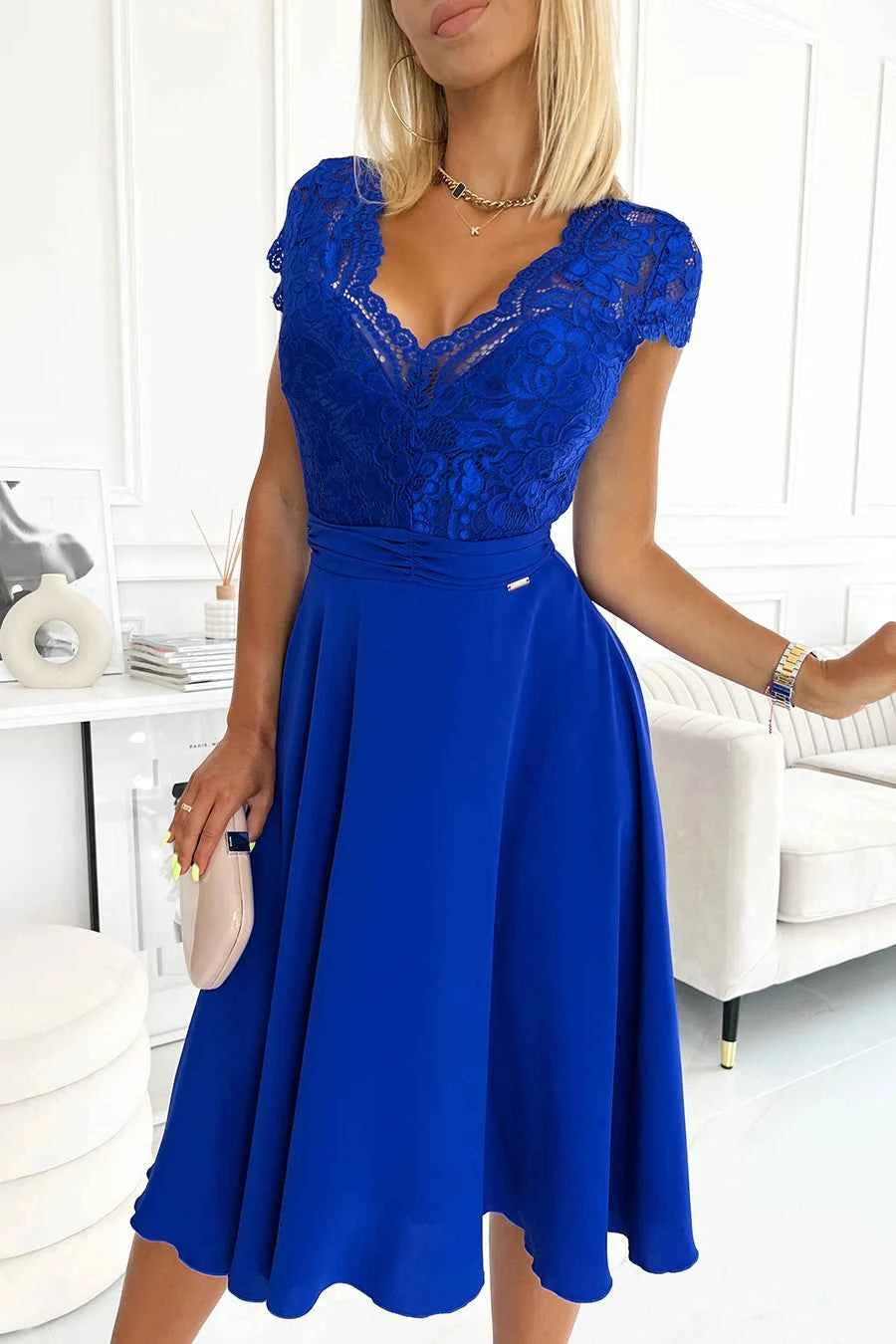 381-3 LINDA - rochie șifon cu decolteu din dantelă - ALBASTRU COBALt