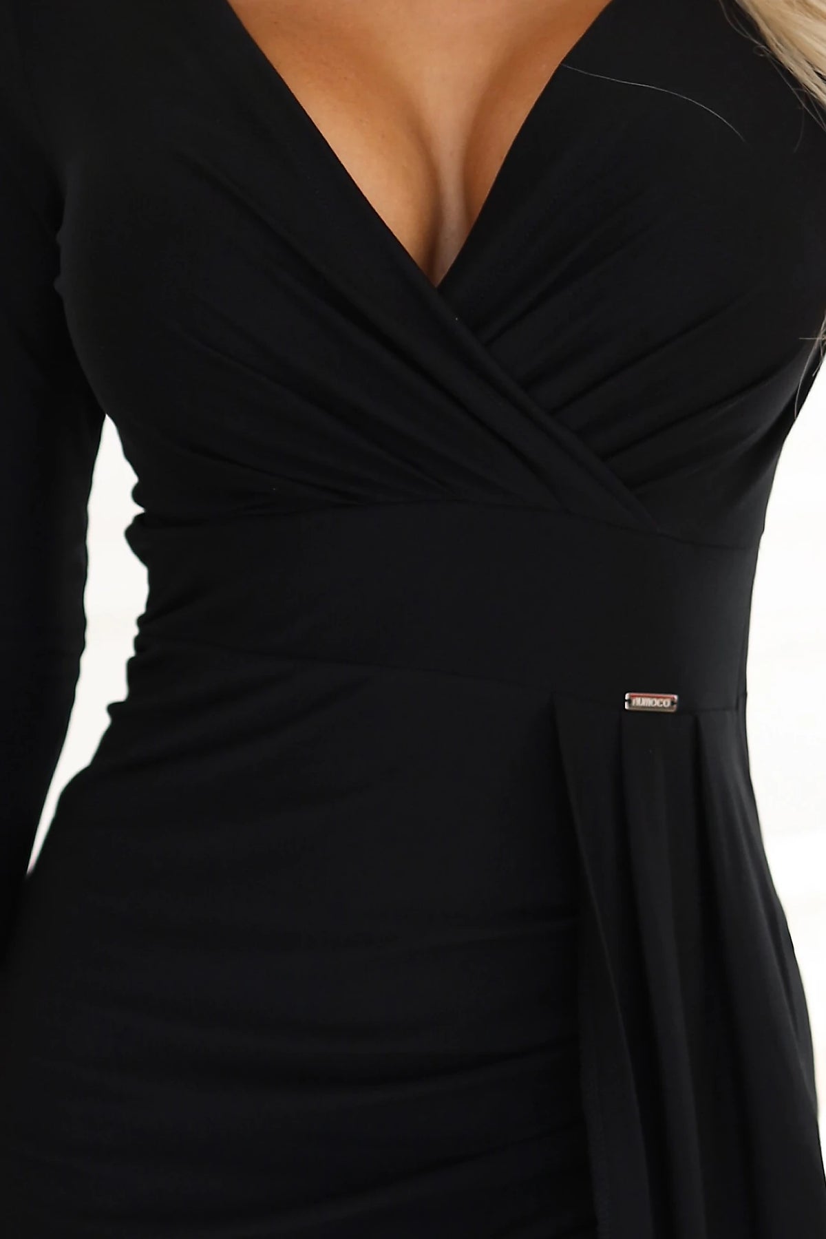 404-13 Rochie lungă elegantă cu decolteu înfășurat și crăpătură - neagră