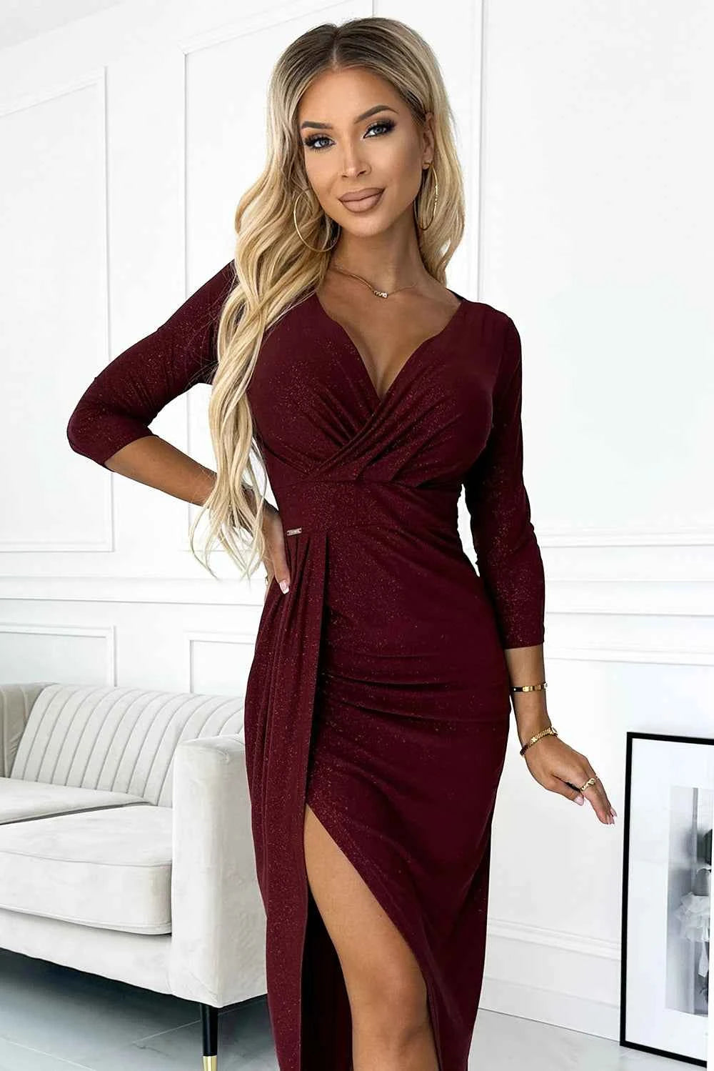 404-5 Rochie lungă strălucitoare cu decolteu și slit pe picior - VISINIU cu sclipici