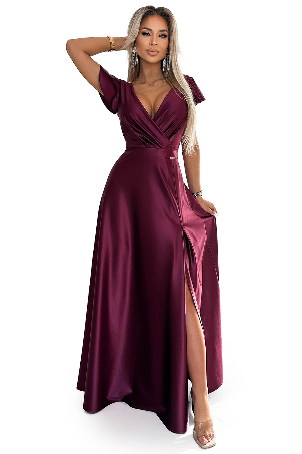 411-10 CRYSTAL rochie lungă satinată cu decolteu - culoare visiniu