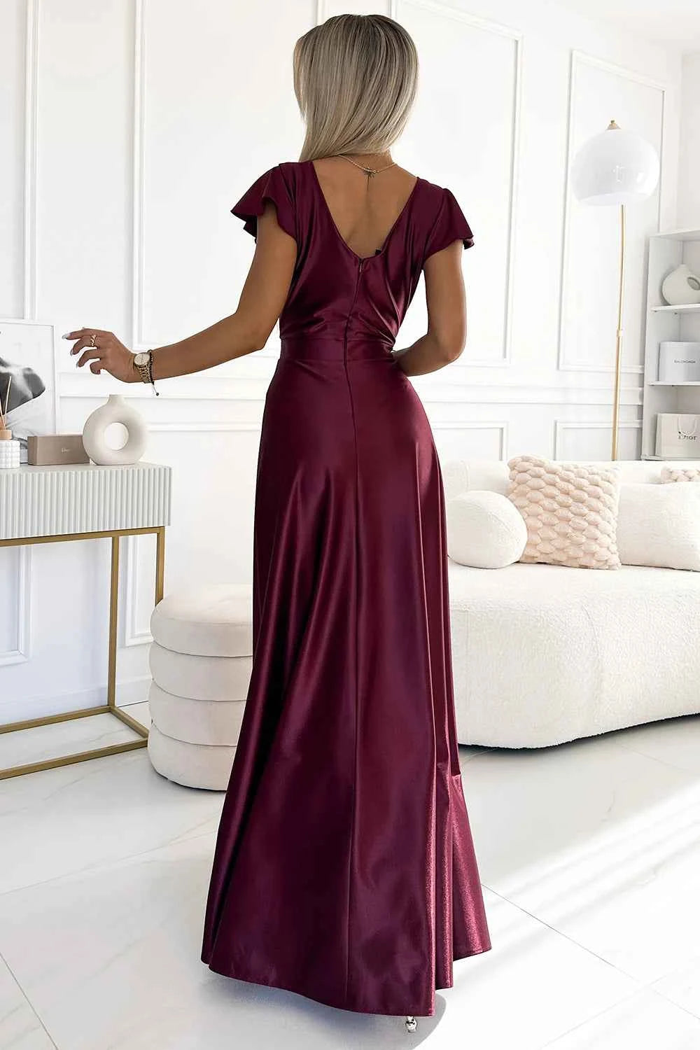 411-10 CRYSTAL rochie lungă satinată cu decolteu - culoare visiniu