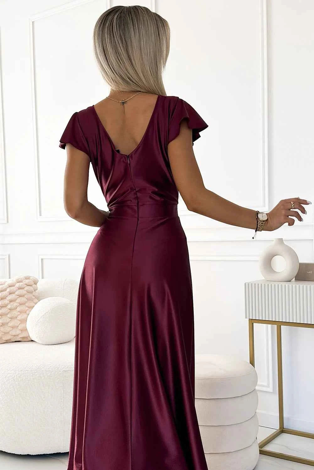 411-10 CRYSTAL rochie lungă satinată cu decolteu - culoare visiniu
