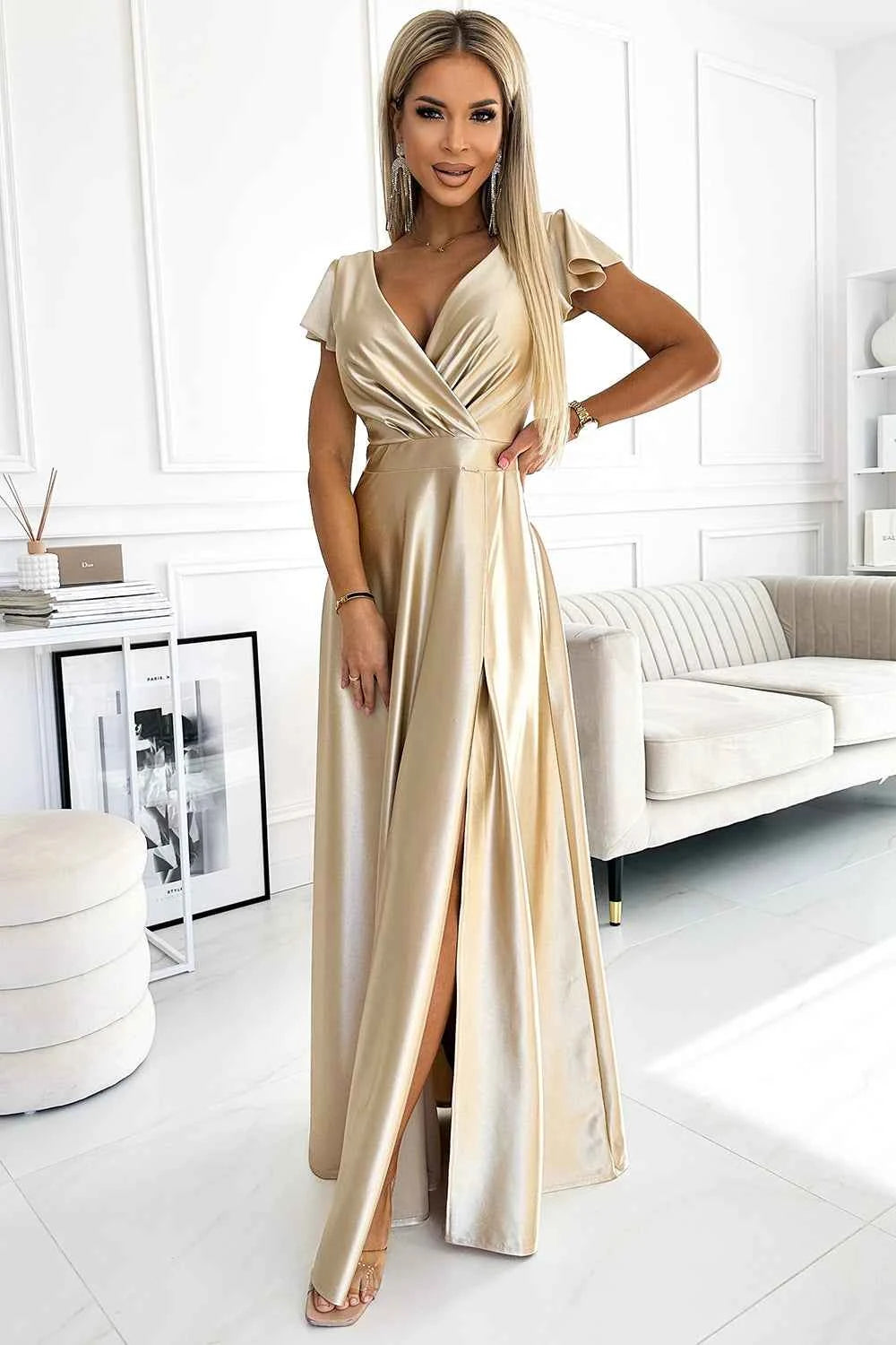 411-7 CRYSTAL rochie lungă satinată cu decolteu - AURIE