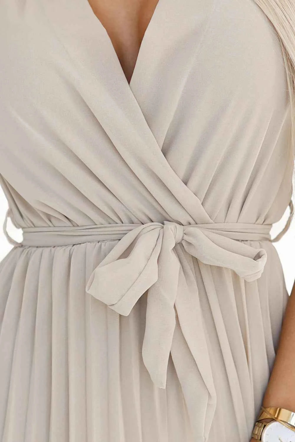 424-7 Rochie din sifon plisata cu decolteu si volane - bej