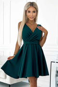 478-3 MAYA Rochie cu spatele mai lung, decolteu și cordon - VERDE STICLĂ
