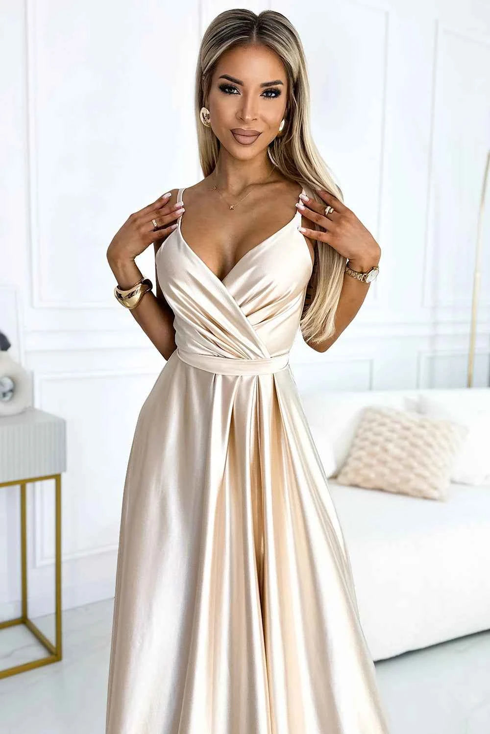 512-3 JULIET rochie lungă elegantă de satin cu decolteu și slit pe picior - BEJ