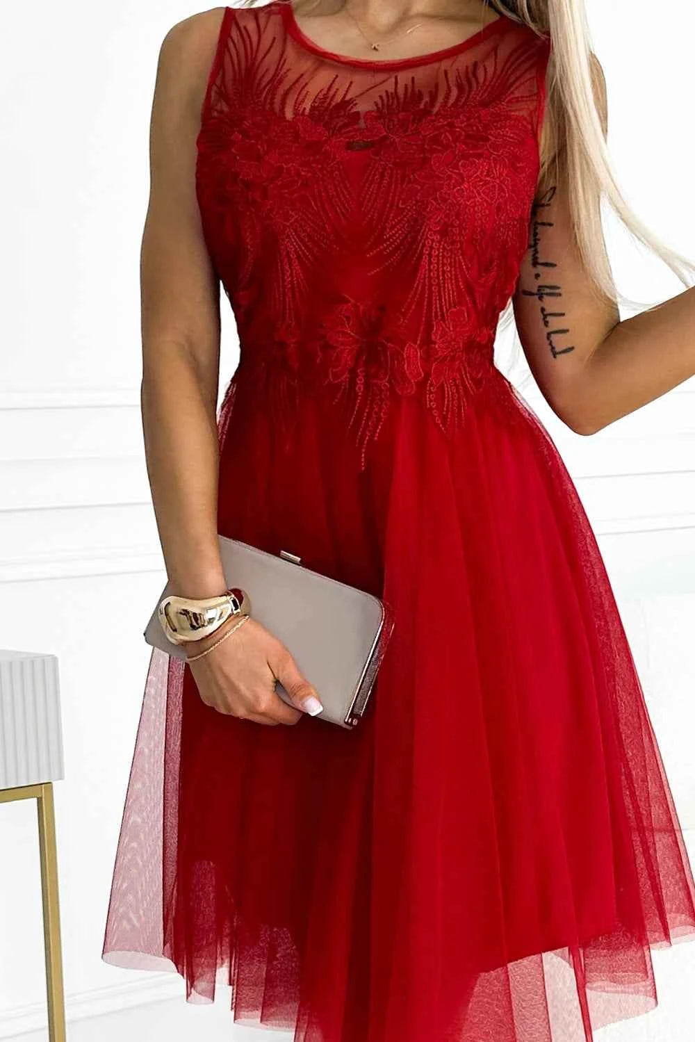 522-3 CATERINA Rochie feminină din dantelă cu tulle delicat - ROȘIE