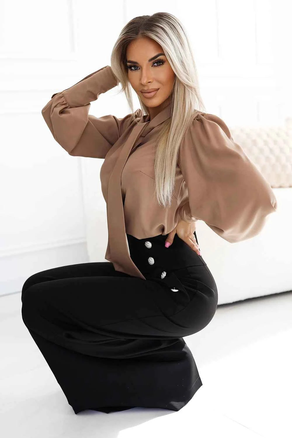 578-1 O bluză business unică cu mâneci lungi, cravate și nasturi - culoare caramel - mocha mousse