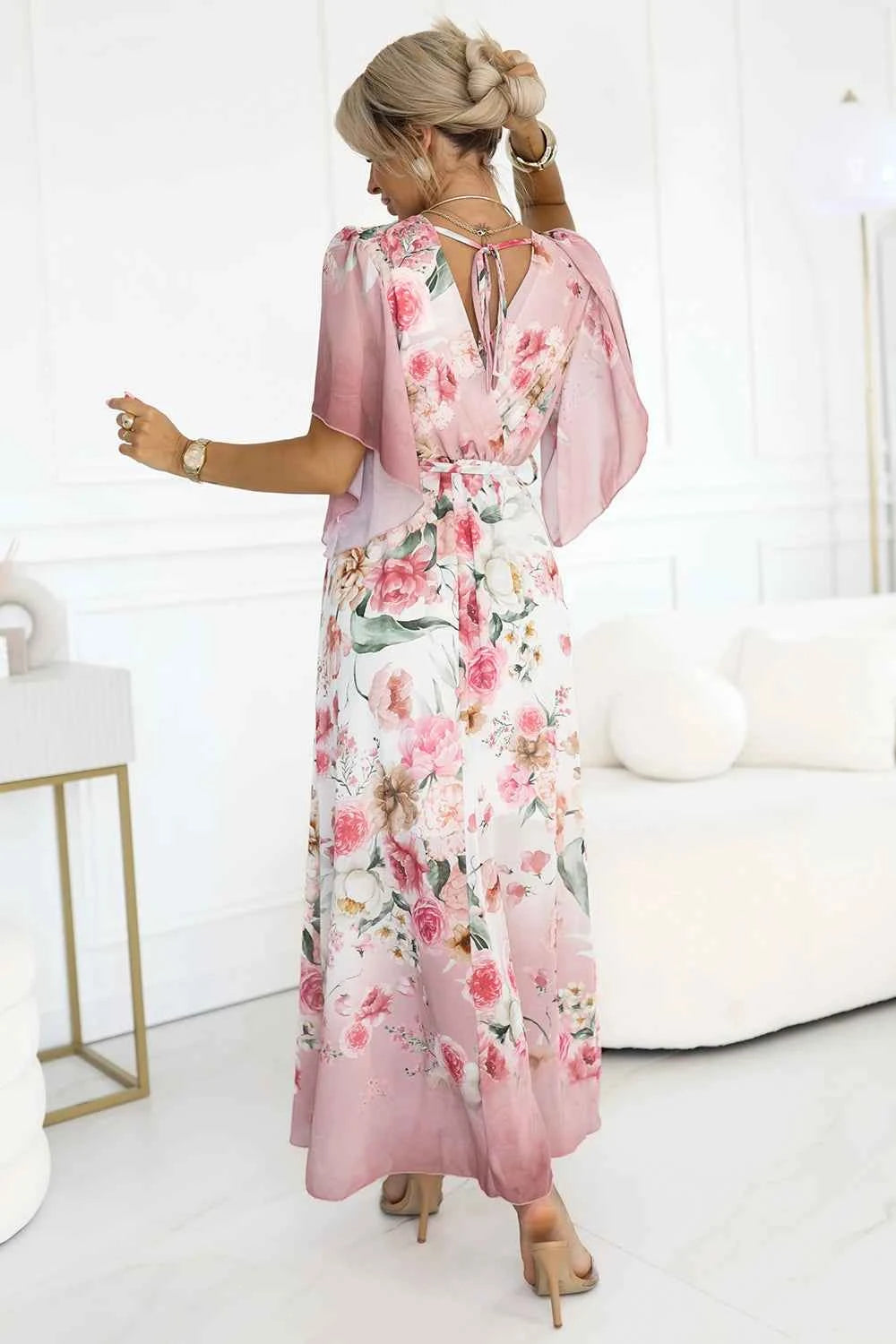 603-4 Rochie maxi vaporoasă, înfășurată, cu model floral - trandafiri roz