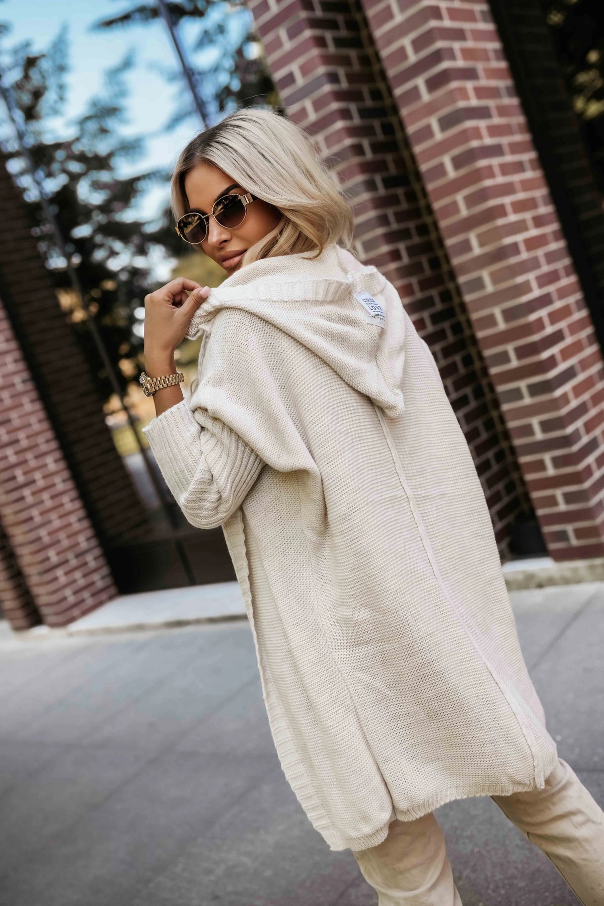 629-1 Cardigan confortabil supradimensionat cu glugă și etichetă elegantă - bej