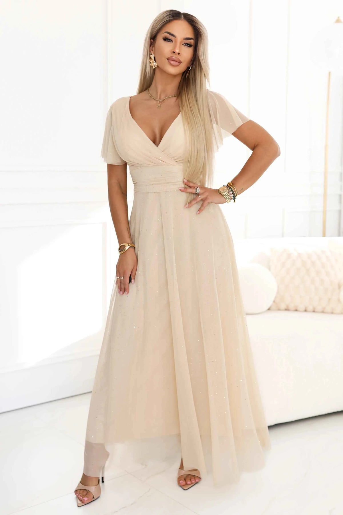 635-9 MELANIA Rochie lungă strălucitoare pentru nuntă cu decolteu și mânecă scurtă - bej
