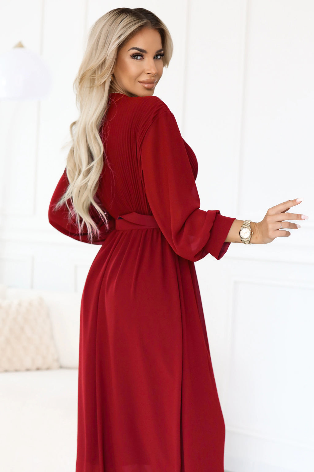 639-1 Rochie maxi elegantă, plisată, cu curea și decolteu înfășurat - vișiniu