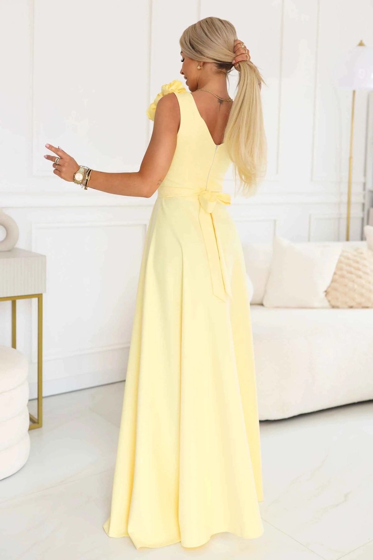 643-5 Rochie maxi de seară elegantă cu crestătură și trandafiri - galben unt