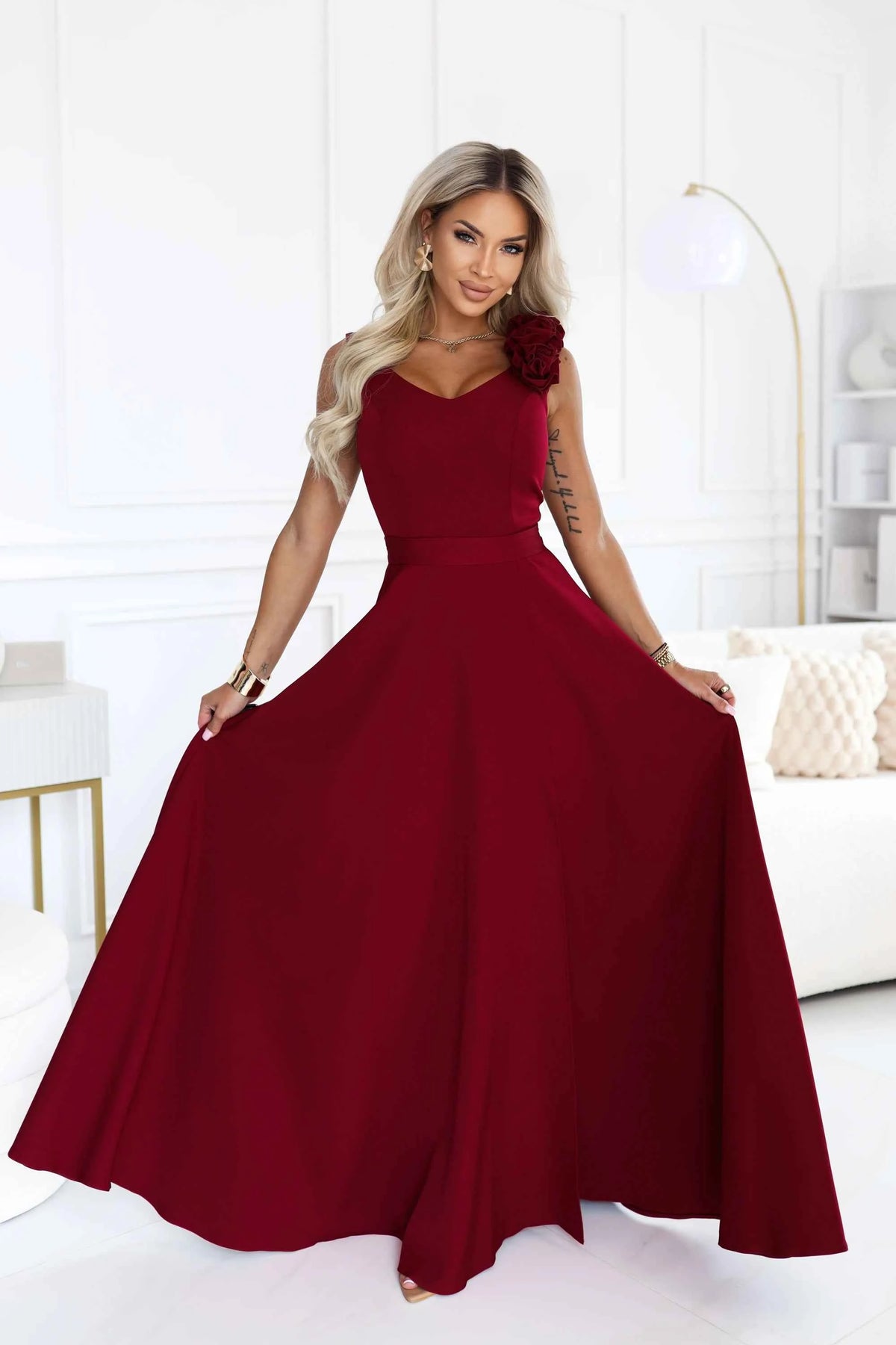 643-9 Rochie de seară maxi elegantă cu șliț și trandafiri - bordo