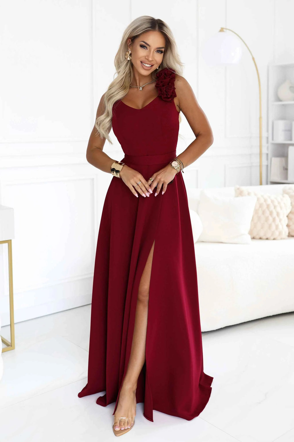 643-9 Rochie de seară maxi elegantă cu șliț și trandafiri - bordo