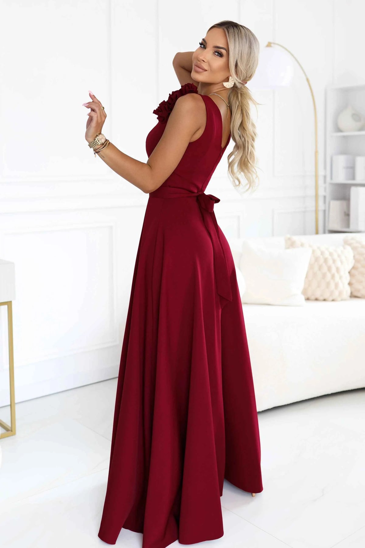 643-9 Rochie de seară maxi elegantă cu șliț și trandafiri - bordo