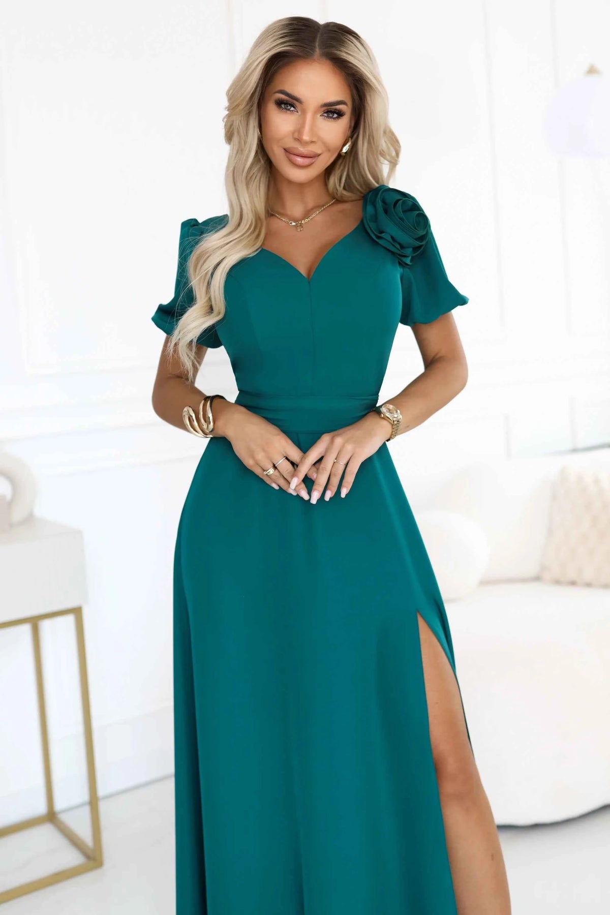 653-1 Rochie lungă elegantă cu trandafir, curea și crăpătură înaltă - verde sticlă