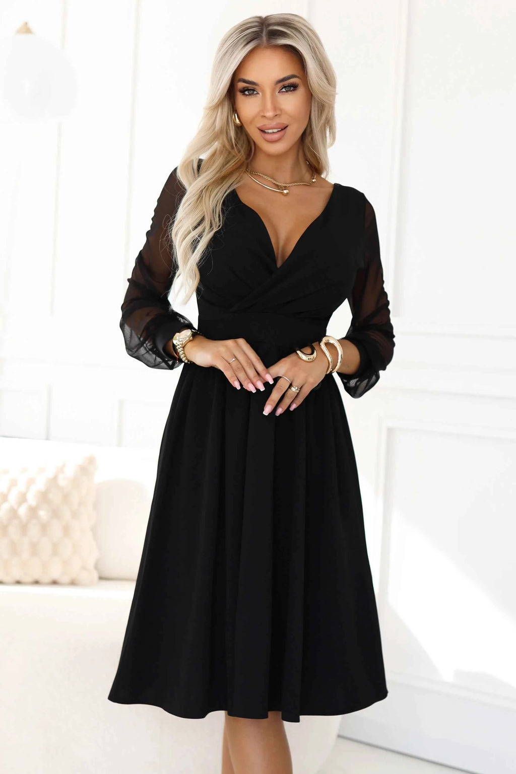 657-1 Rochie midi elegantă cu decolteu înfășurat și mâneci din tul - neagră