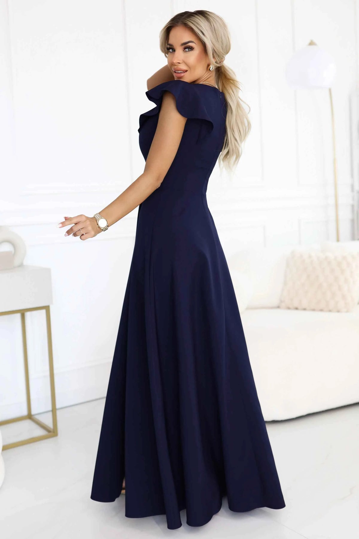 660-1 Rochie maxi elegantă cu volane, decolteu adânc și crăpătură pe picior - bleumarin