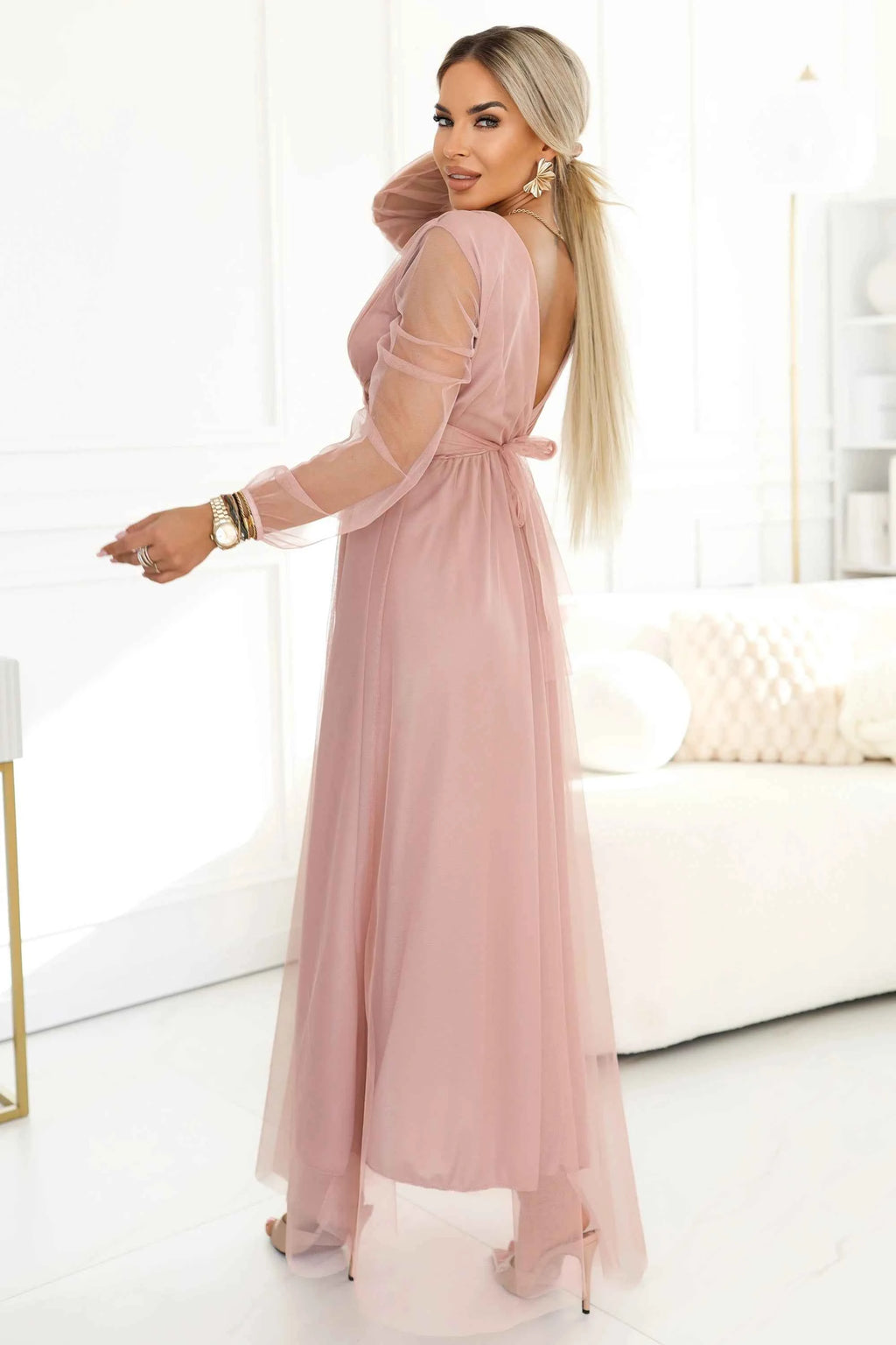 664-1 Rochie maxi lungă cu mâneci din tulle și decolteu tip plic - roz pudră