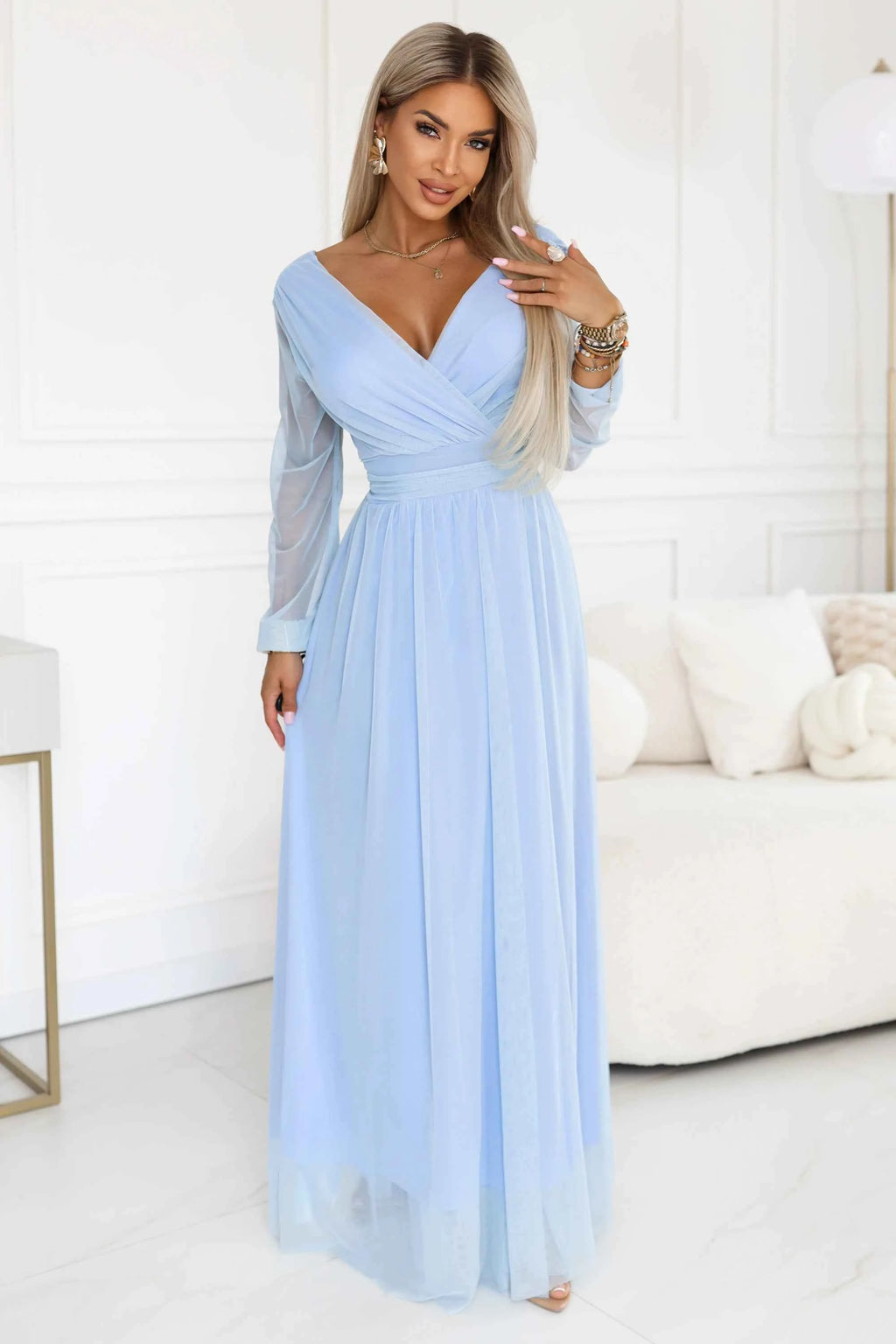 664-5 Rochie maxi lungă cu mâneci din tul și decolteu plic - albastru deschis