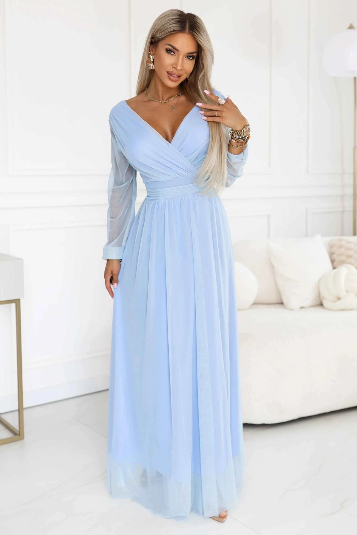 664-5 Rochie maxi lungă cu mâneci din tul și decolteu plic - albastru deschis