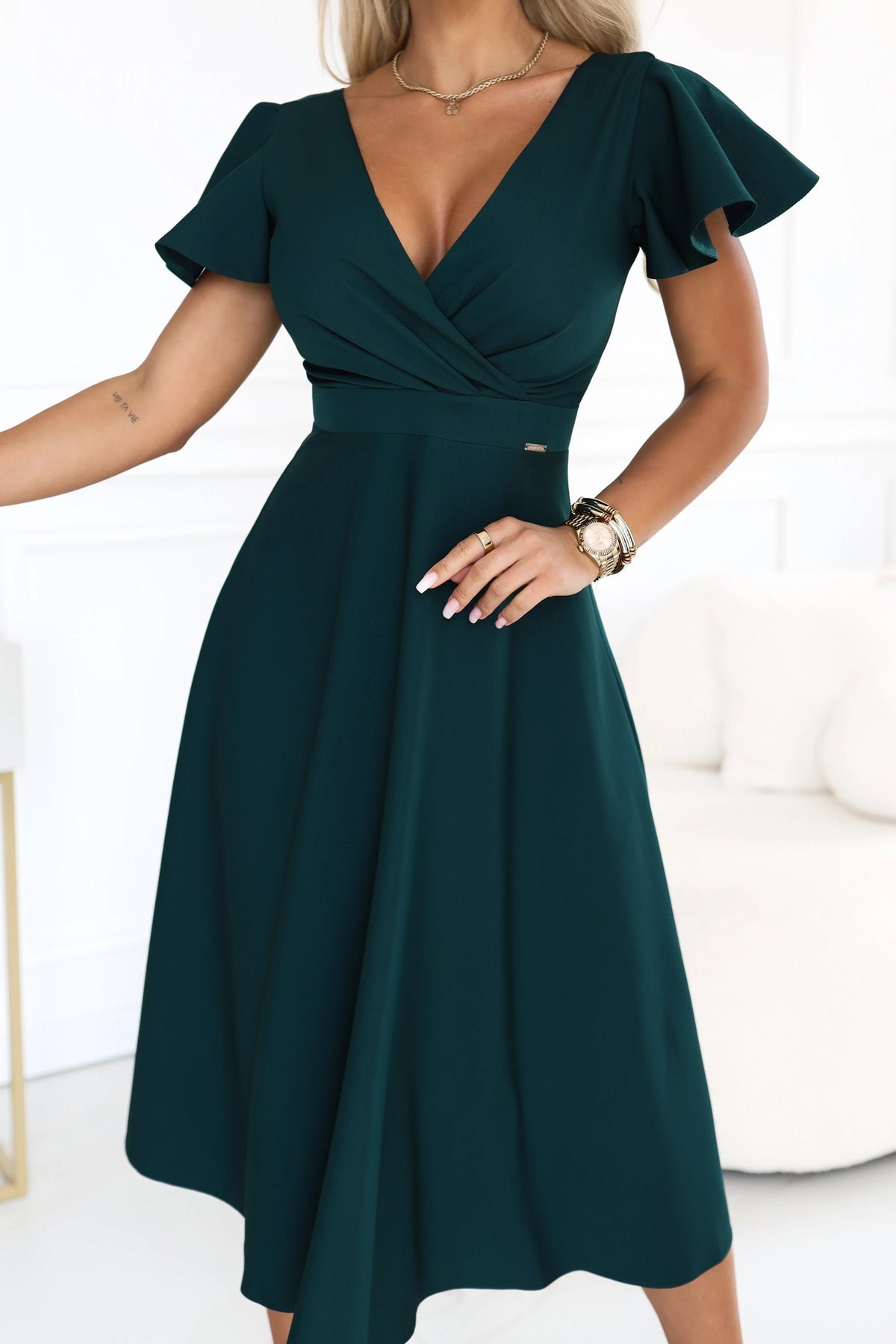 675-2 Rochie midi evazată cu decolteu petrecut și mânecă scurtă - verde