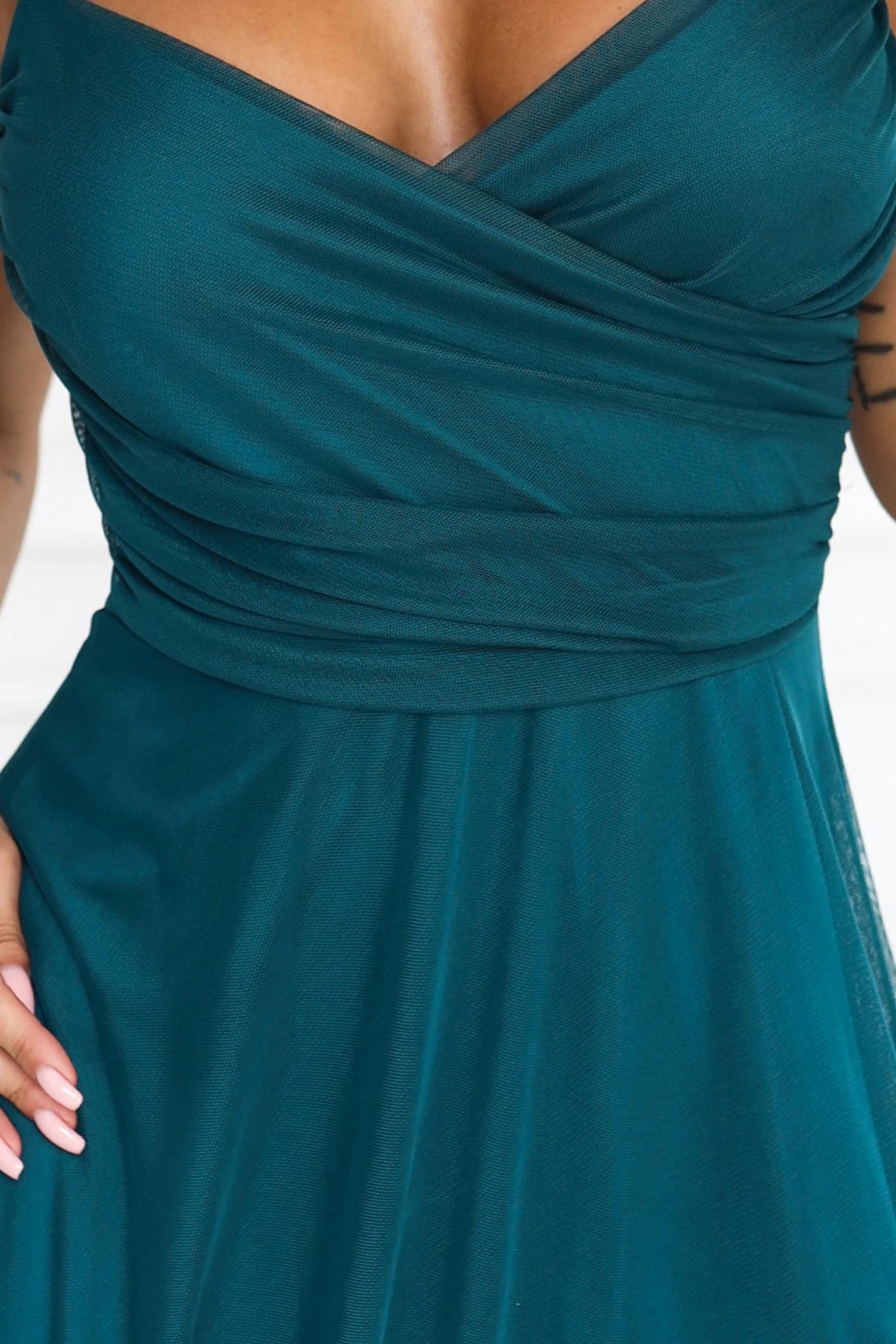 681-1 NILA Rochie maxi din tul cu bretele și decolteu petrecut - verde