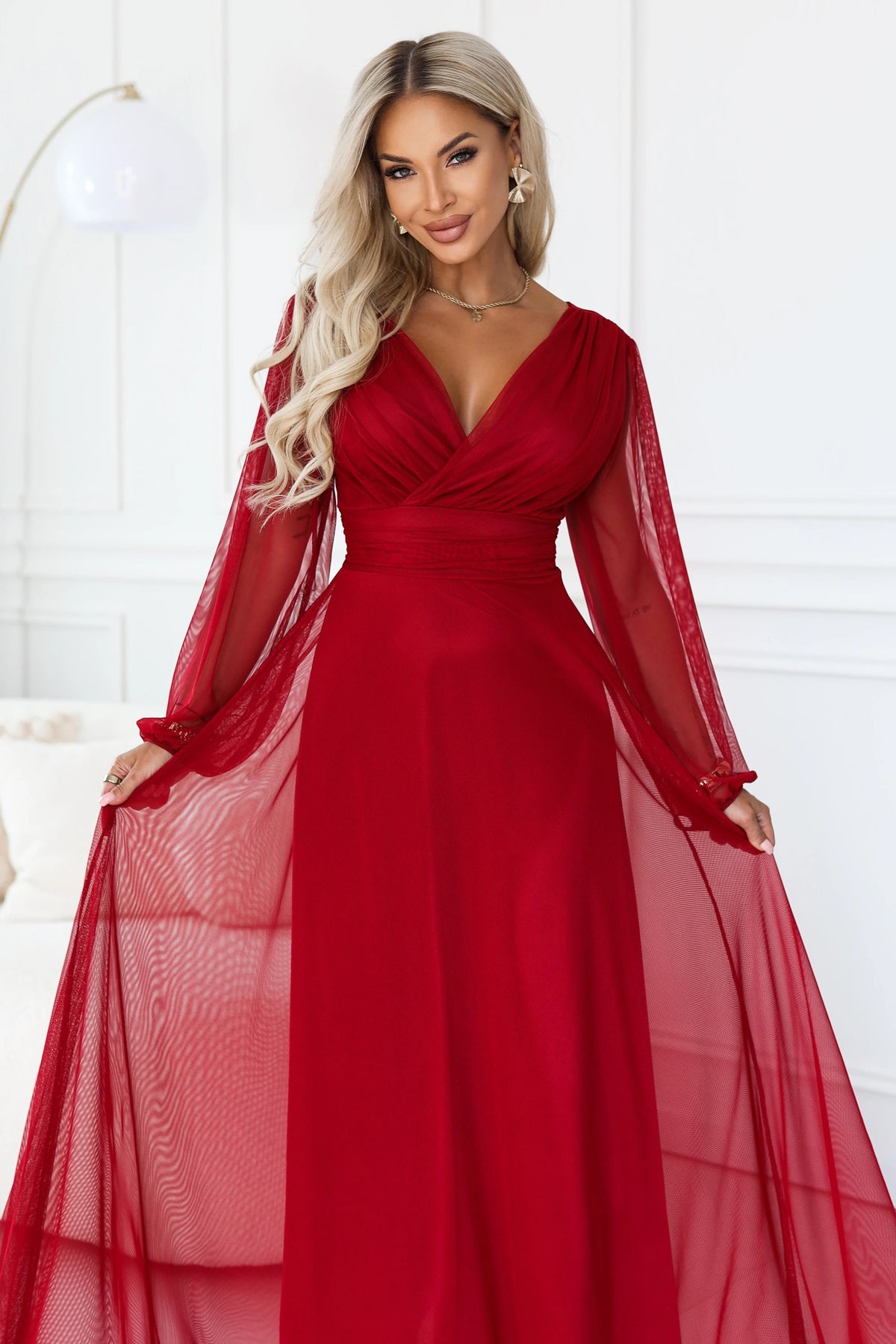 684-1 NERISSA Rochie maxi elegantă din tul, cu decolteu petrecut - bordo deschis