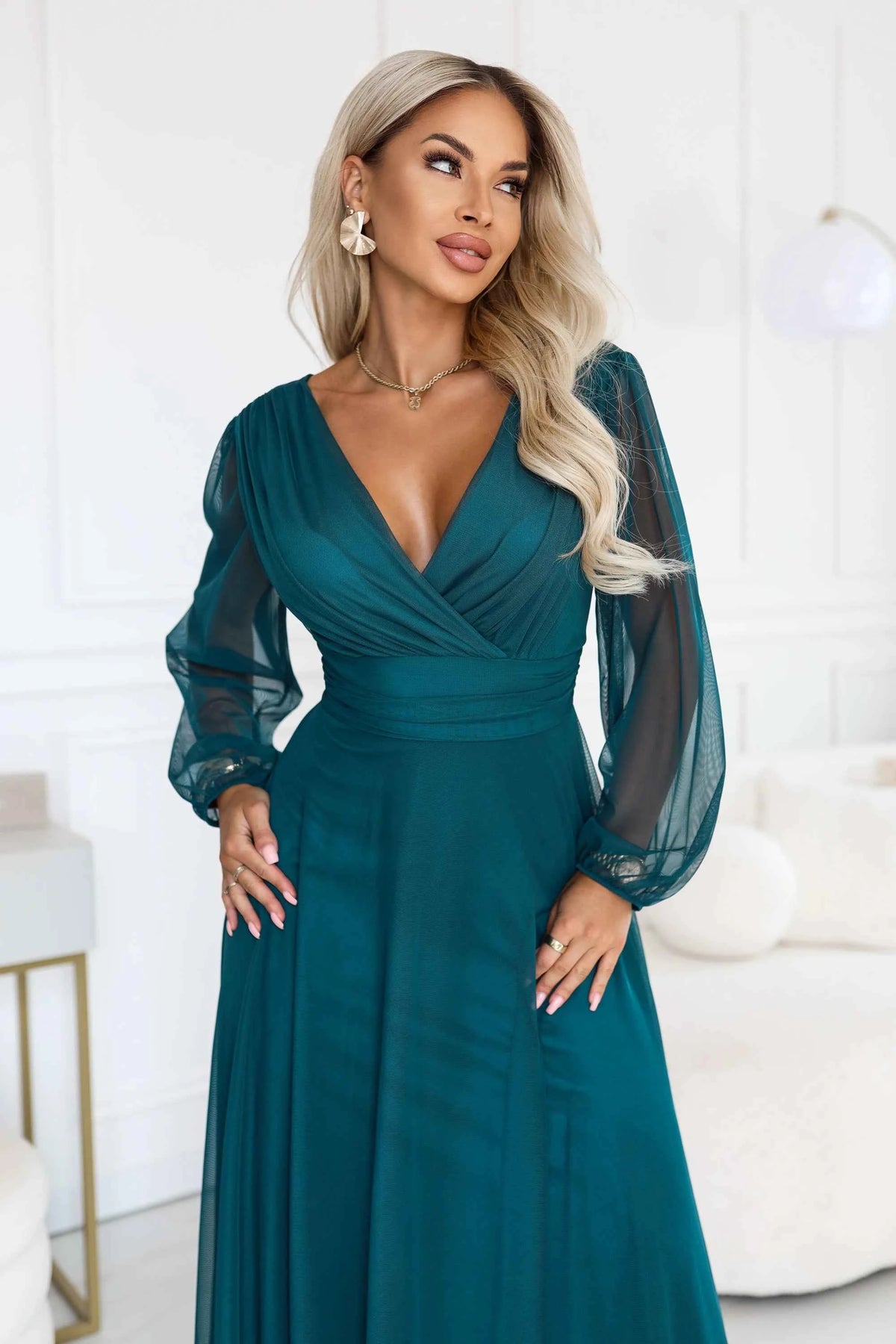 684-2 NERISSA Rochie maxi elegantă din tul, cu decolteu petrecut - verde mare