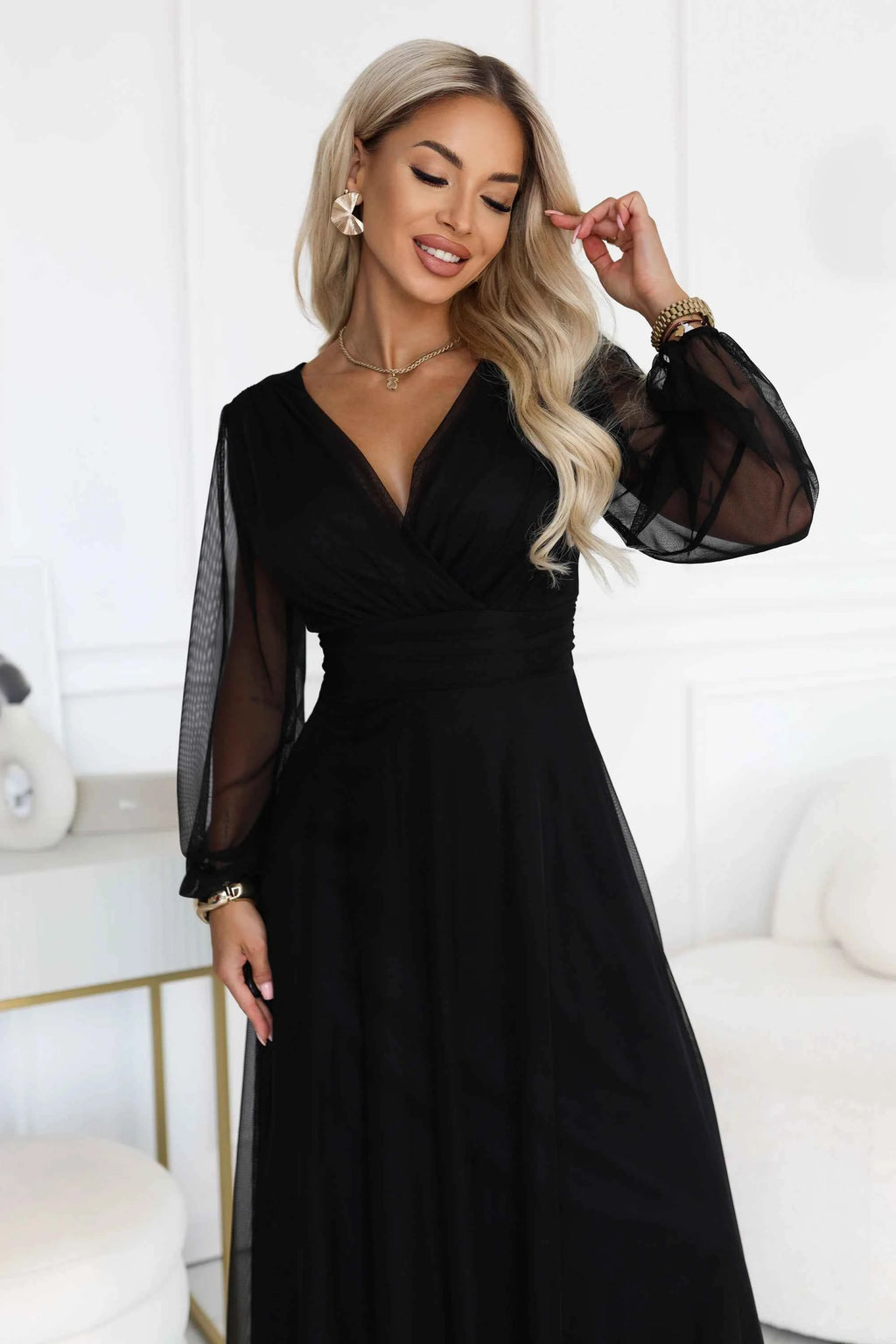 684-4 NERISSA Rochie maxi elegantă din tul, cu decolteu petrecut - negru