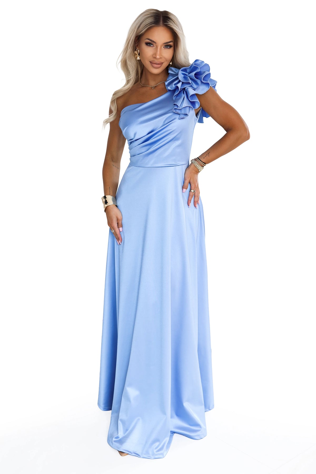 685-3 Rochie de seară maxi din satin, cu un umăr gol, cu volănaș decorativ - albastru deschis
