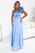685-3 Rochie de seară maxi din satin, cu un umăr gol, cu volănaș decorativ - albastru deschis
